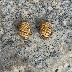 Napier Pat. Pend Vintage Gold Tone Clip Earrings